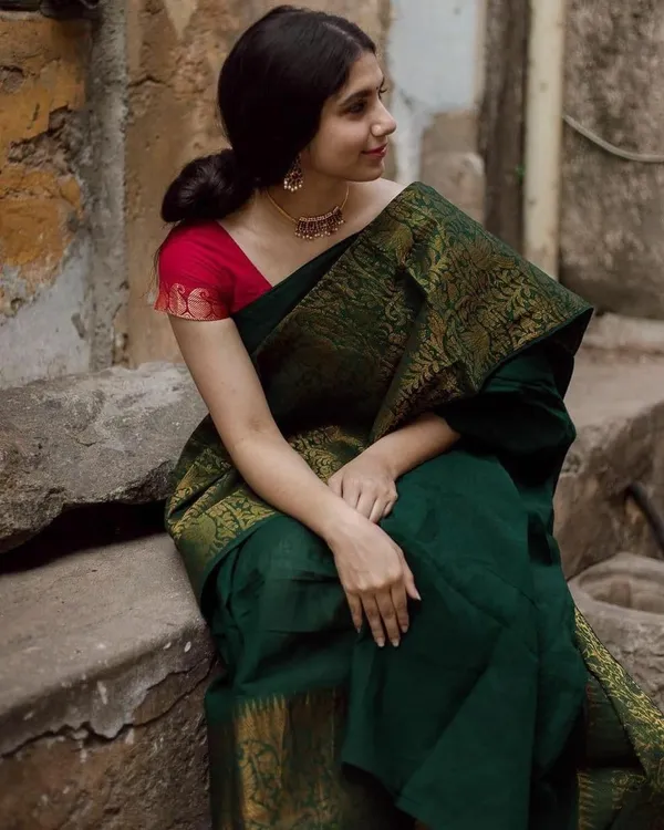 Dark_Green_Embellished_Banarasi_Jacquard_Saree_(Dark_Green)